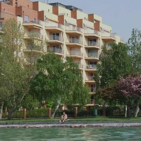 In - Balaton 54365 Apartman *